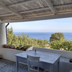 Casa Bianca , Malfa (Salina) Italia